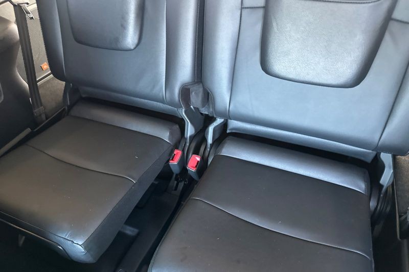 Toyota 4Runner Vehicle Full-screen Gallery Image 15