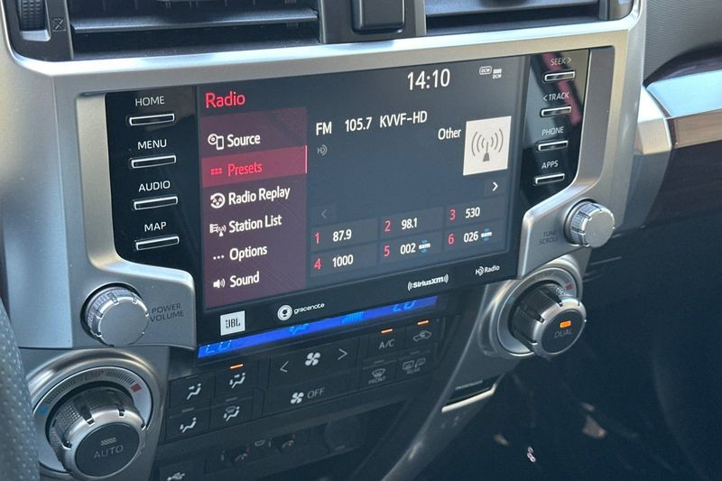Toyota 4Runner Vehicle Full-screen Gallery Image 19