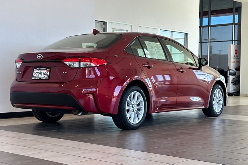 Toyota Corolla Vehicle Full-screen Gallery Image 04