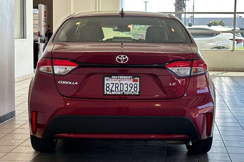 Toyota Corolla Vehicle Full-screen Gallery Image 05