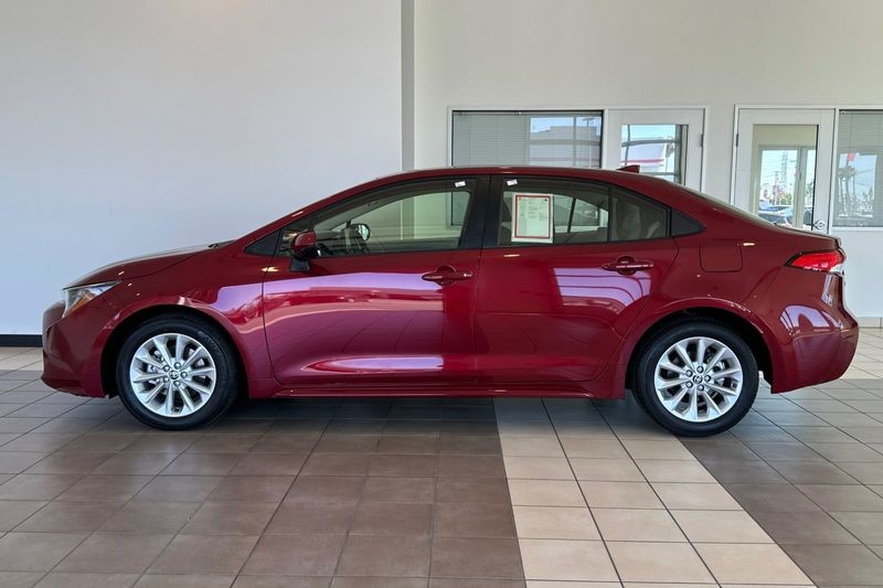 Toyota Corolla Vehicle Full-screen Gallery Image 07