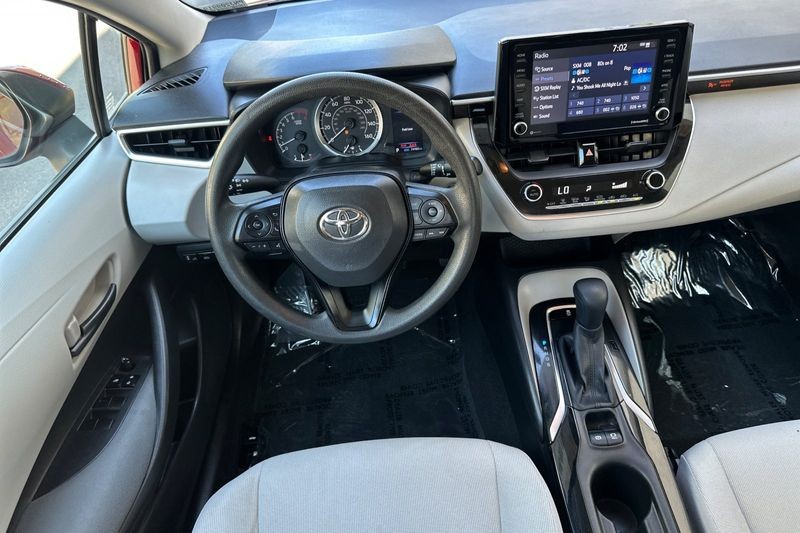 Toyota Corolla Vehicle Full-screen Gallery Image 14