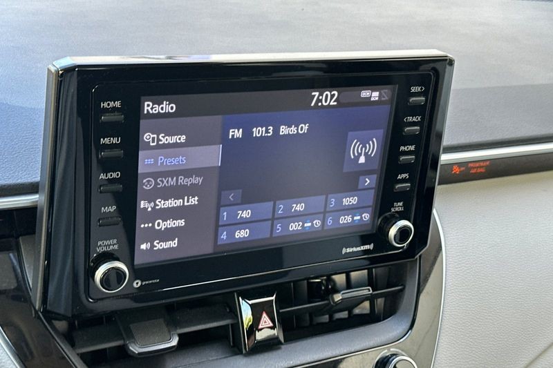 Toyota Corolla Vehicle Full-screen Gallery Image 17