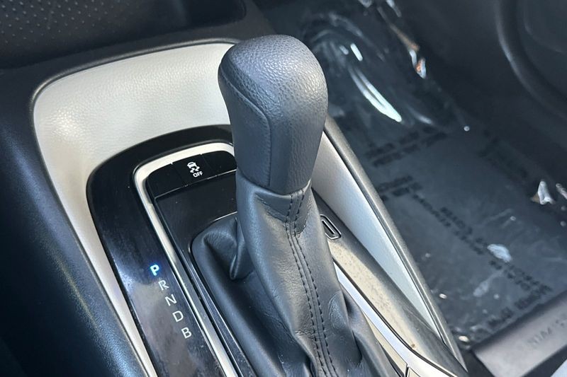 Toyota Corolla Vehicle Full-screen Gallery Image 20