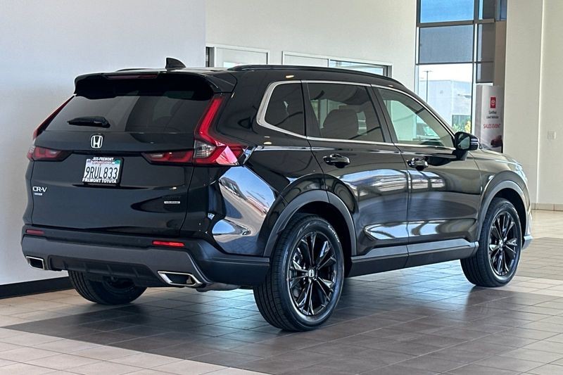 Honda CR-V Hybrid Vehicle Full-screen Gallery Image 04