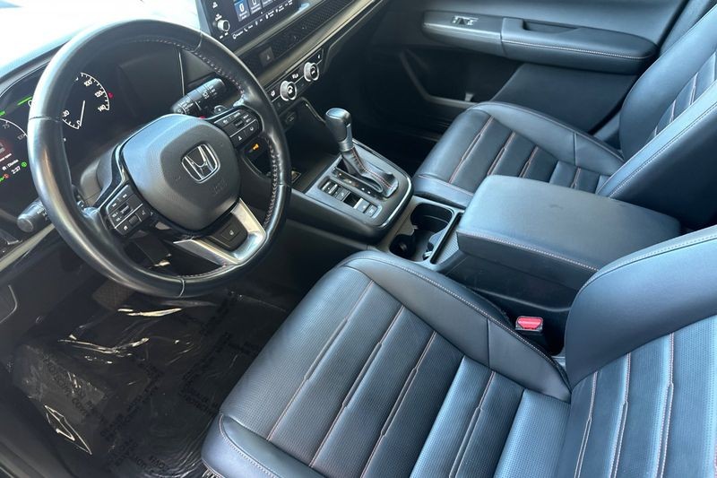 Honda CR-V Hybrid Vehicle Full-screen Gallery Image 10