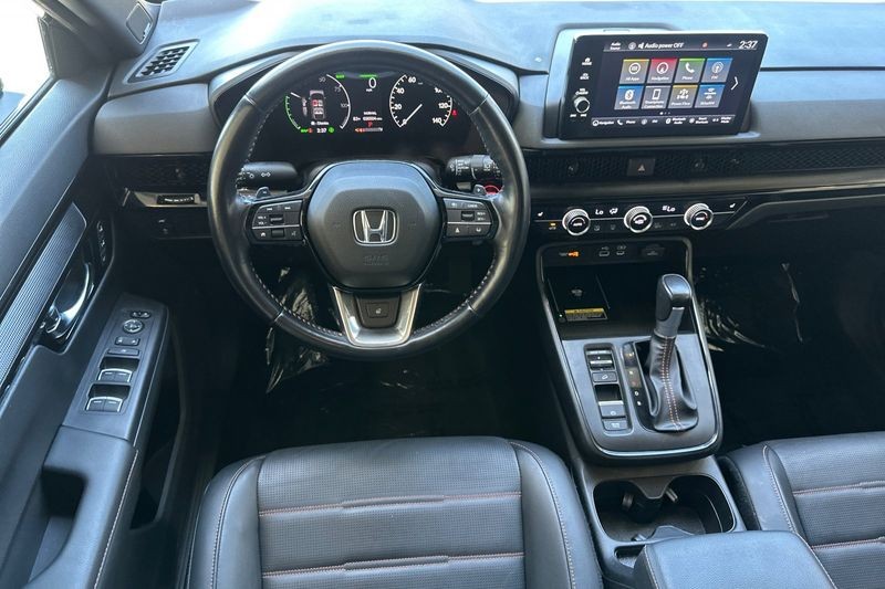Honda CR-V Hybrid Vehicle Full-screen Gallery Image 14