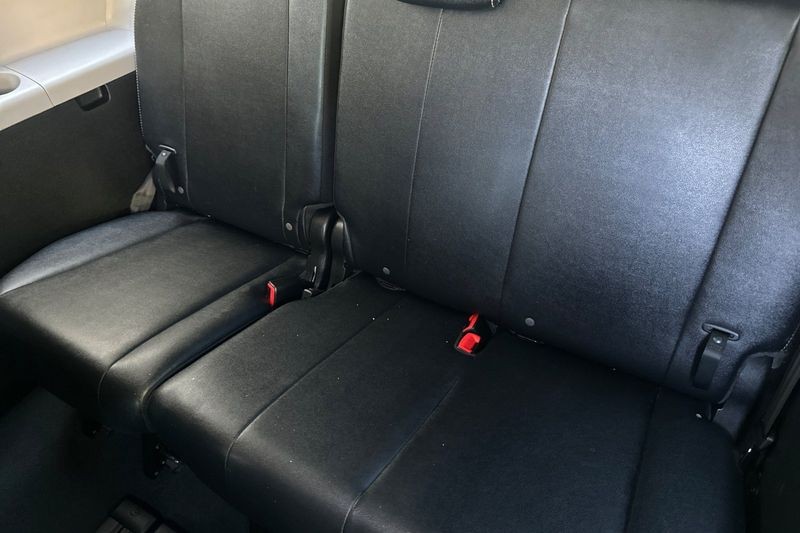 Toyota Sienna Vehicle Full-screen Gallery Image 15