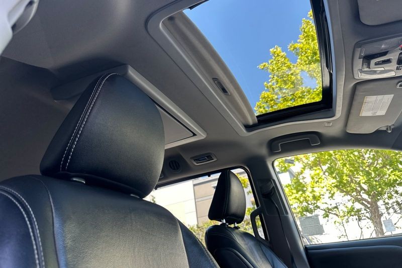 Toyota Sienna Vehicle Full-screen Gallery Image 18