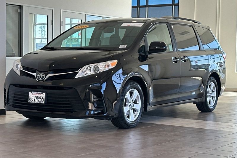 Toyota Sienna Vehicle Full-screen Gallery Image 08