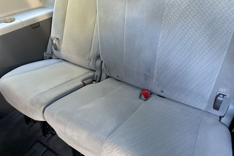 Toyota Sienna Vehicle Full-screen Gallery Image 15