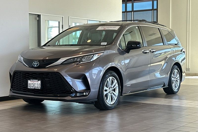 Toyota Sienna Vehicle Full-screen Gallery Image 08