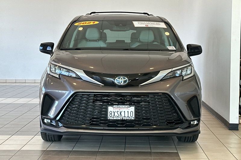 Toyota Sienna Vehicle Full-screen Gallery Image 09