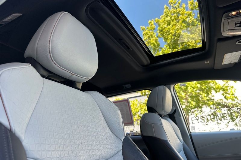 Toyota Sienna Vehicle Full-screen Gallery Image 18