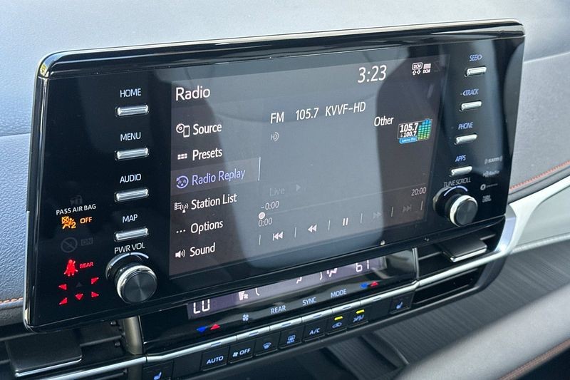 Toyota Sienna Vehicle Full-screen Gallery Image 19