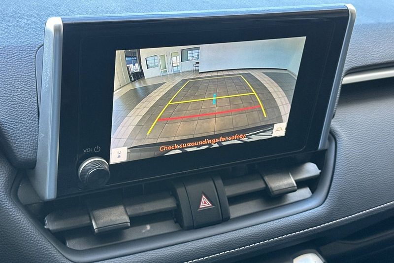 Toyota RAV4 Vehicle Full-screen Gallery Image 19