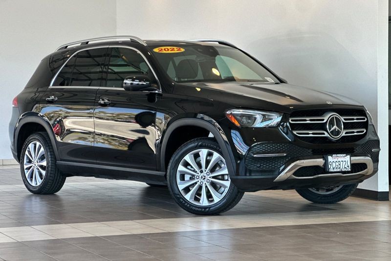 Mercedes-Benz GLE Vehicle Full-screen Gallery Image 02