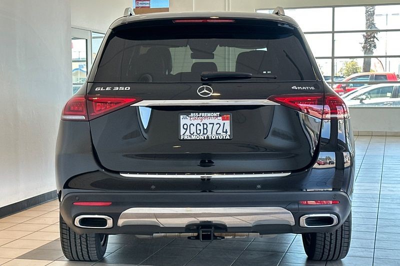 Mercedes-Benz GLE Vehicle Full-screen Gallery Image 05