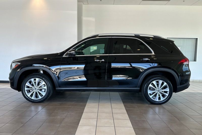 Mercedes-Benz GLE Vehicle Full-screen Gallery Image 07