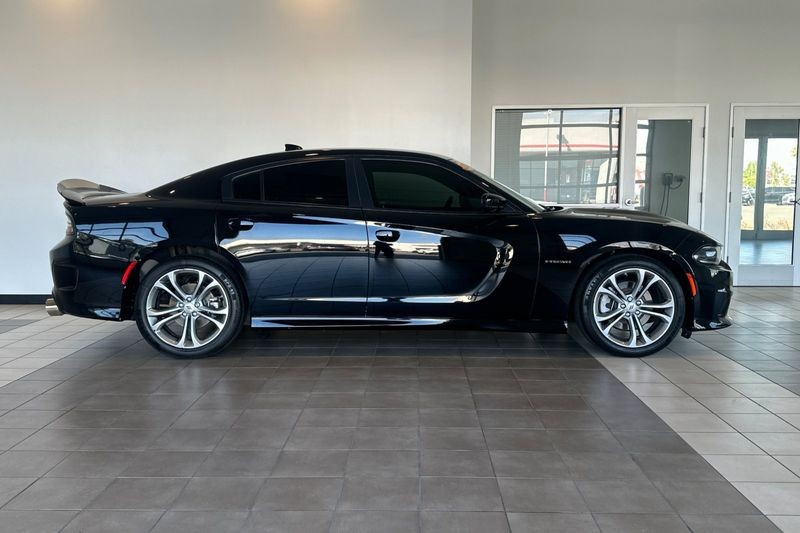 Dodge Charger Vehicle Full-screen Gallery Image 03