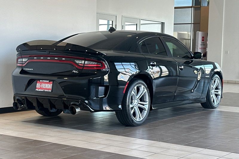 Dodge Charger Vehicle Full-screen Gallery Image 04