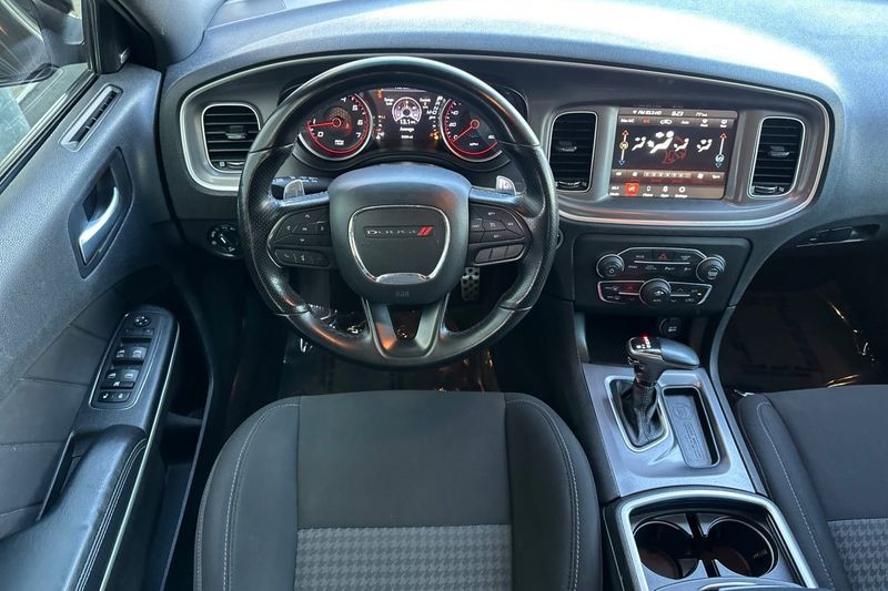 Dodge Charger Vehicle Full-screen Gallery Image 14