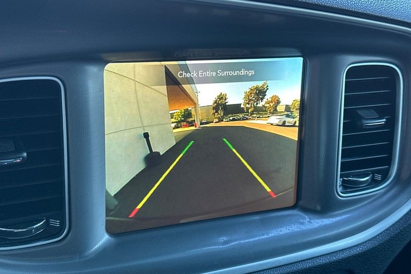 Dodge Charger Vehicle Full-screen Gallery Image 18