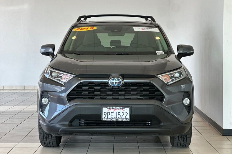 Toyota RAV4 Hybrid Vehicle Full-screen Gallery Image 09