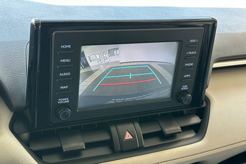 Toyota RAV4 Hybrid Vehicle Full-screen Gallery Image 19