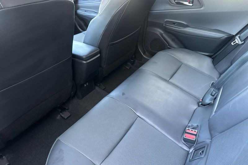 Toyota Prius Vehicle Full-screen Gallery Image 12