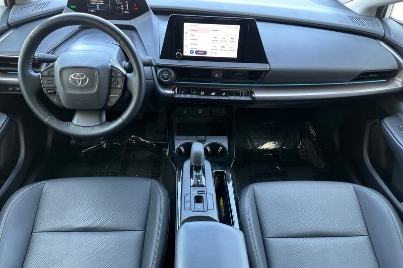 Toyota Prius Vehicle Full-screen Gallery Image 13