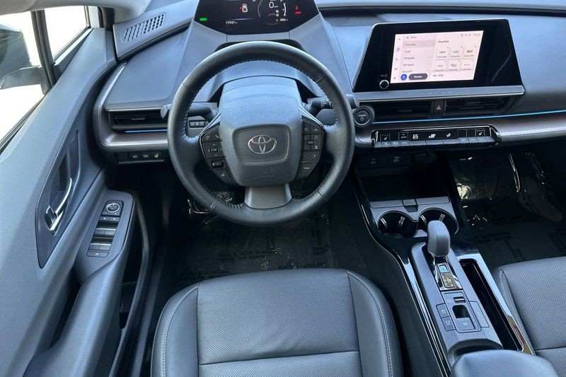 Toyota Prius Vehicle Full-screen Gallery Image 14