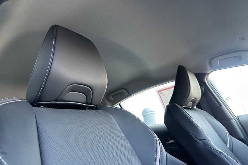 Toyota Prius Vehicle Full-screen Gallery Image 17
