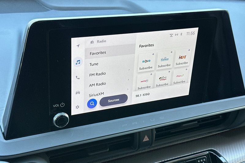 Toyota Prius Vehicle Full-screen Gallery Image 18