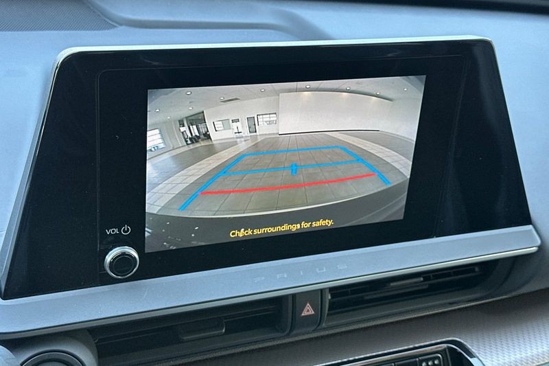 Toyota Prius Vehicle Full-screen Gallery Image 19