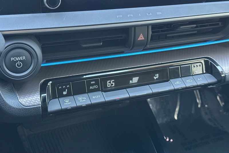 Toyota Prius Vehicle Full-screen Gallery Image 20