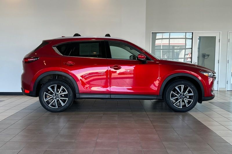 Mazda CX-5 Vehicle Full-screen Gallery Image 03