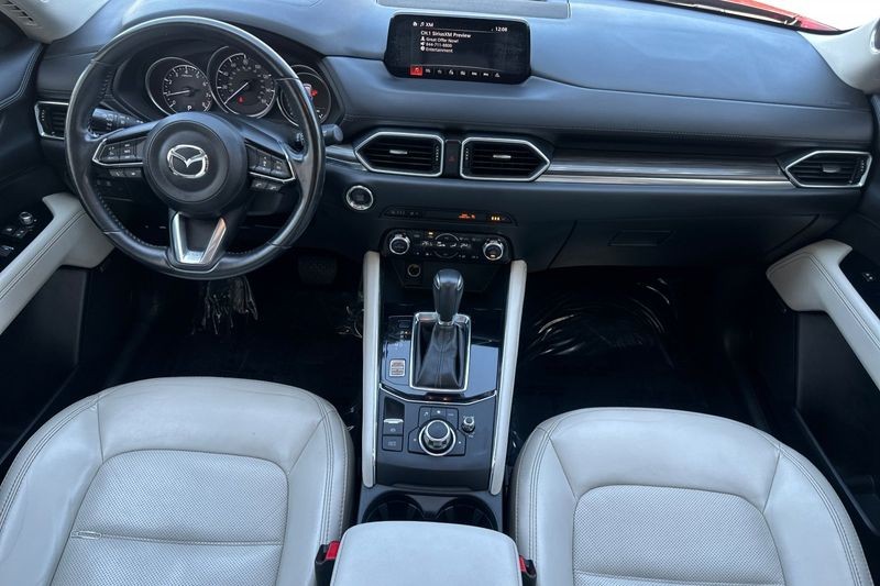 Mazda CX-5 Vehicle Full-screen Gallery Image 13