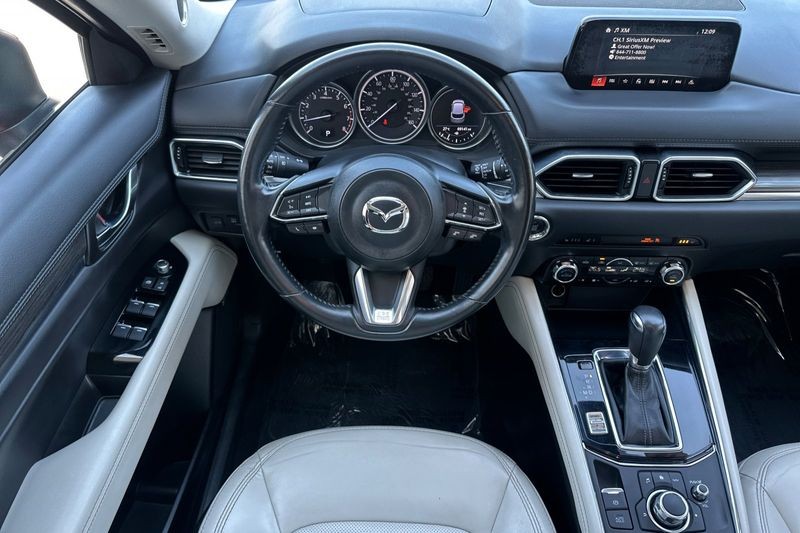 Mazda CX-5 Vehicle Full-screen Gallery Image 14