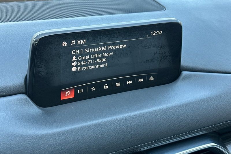 Mazda CX-5 Vehicle Full-screen Gallery Image 18