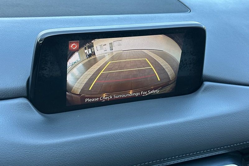 Mazda CX-5 Vehicle Full-screen Gallery Image 19