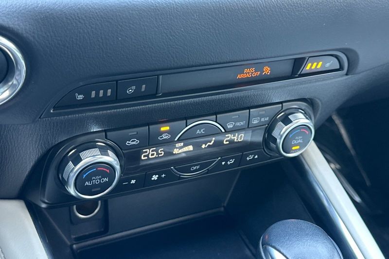 Mazda CX-5 Vehicle Full-screen Gallery Image 20