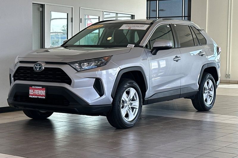 Toyota RAV4 Hybrid Vehicle Full-screen Gallery Image 08