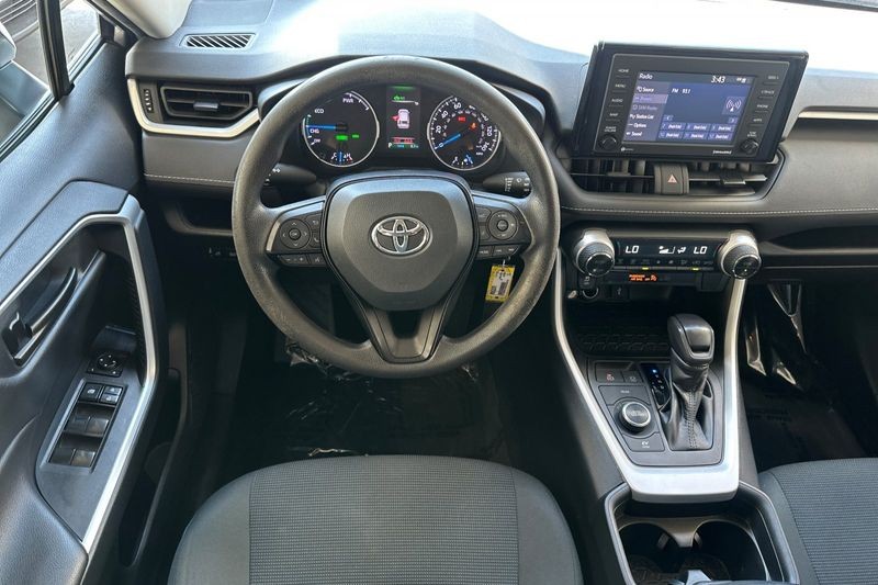 Toyota RAV4 Hybrid Vehicle Full-screen Gallery Image 14