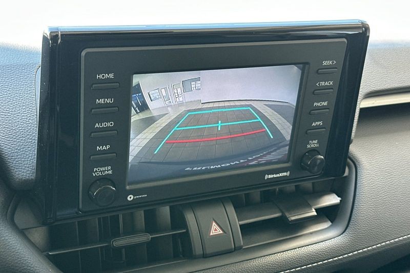 Toyota RAV4 Hybrid Vehicle Full-screen Gallery Image 19