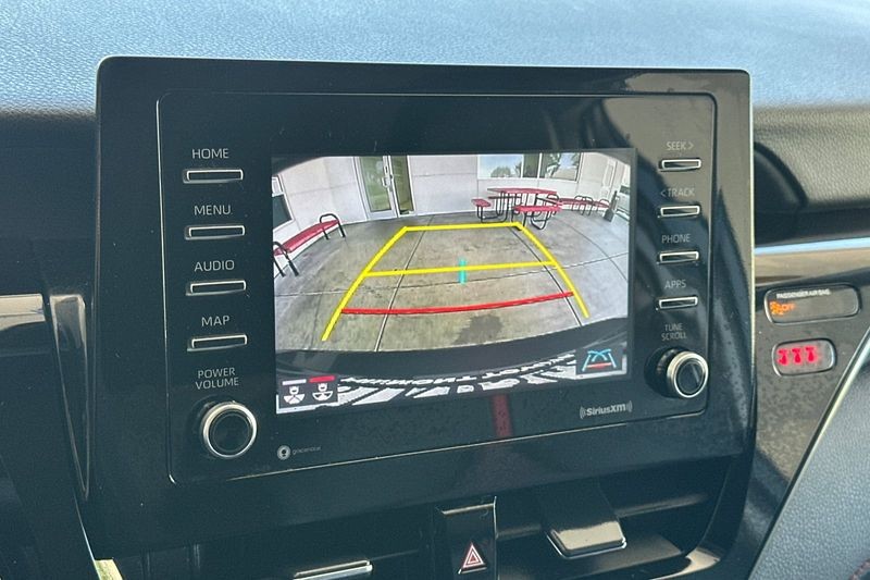 Toyota Camry Vehicle Full-screen Gallery Image 18