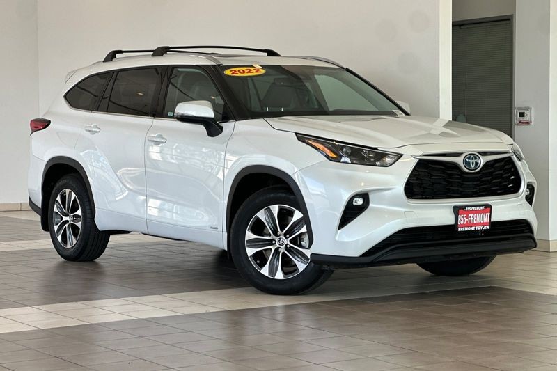 Toyota Highlander Vehicle Full-screen Gallery Image 02
