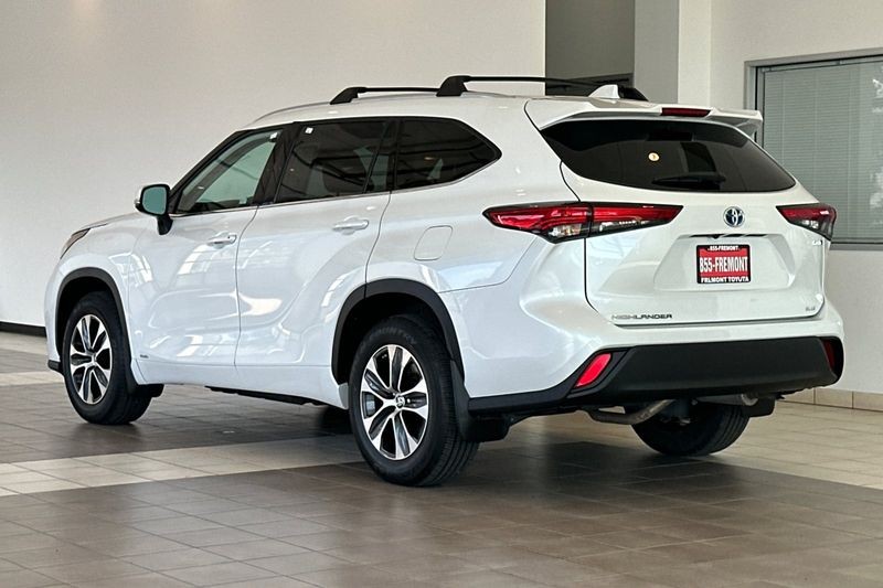 Toyota Highlander Vehicle Full-screen Gallery Image 06