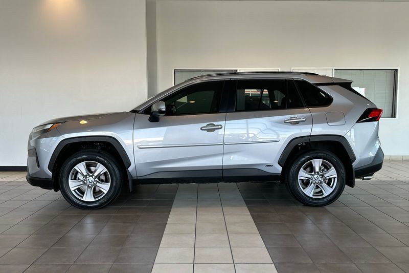Toyota RAV4 Vehicle Full-screen Gallery Image 07