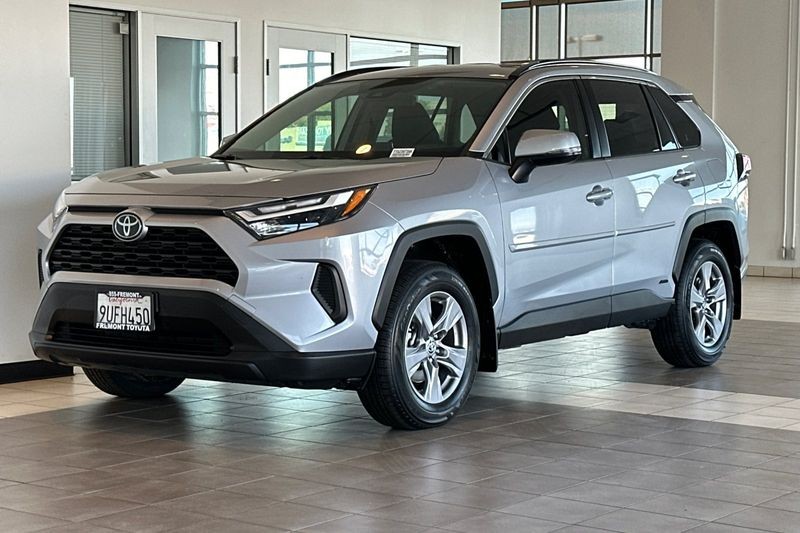 Toyota RAV4 Vehicle Full-screen Gallery Image 08
